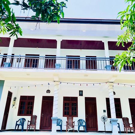 Geethani Tourist Home Полоннарува Экстерьер фото