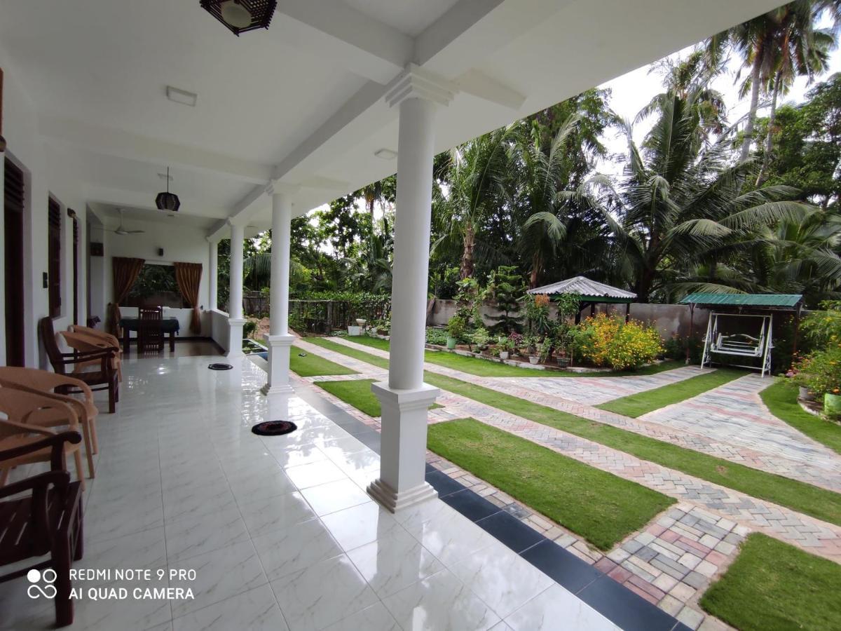 Geethani Tourist Home Полоннарува Экстерьер фото