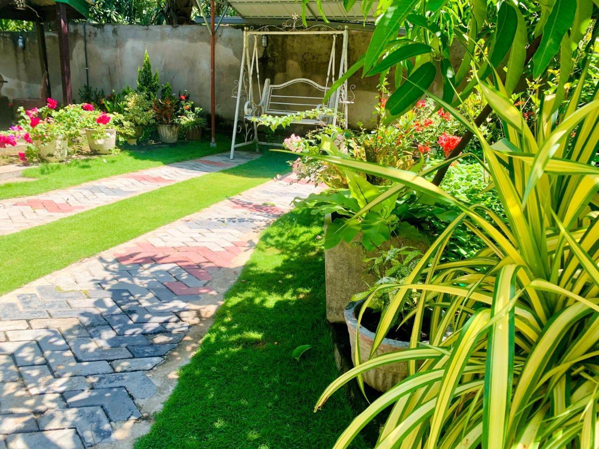 Geethani Tourist Home Полоннарува Экстерьер фото