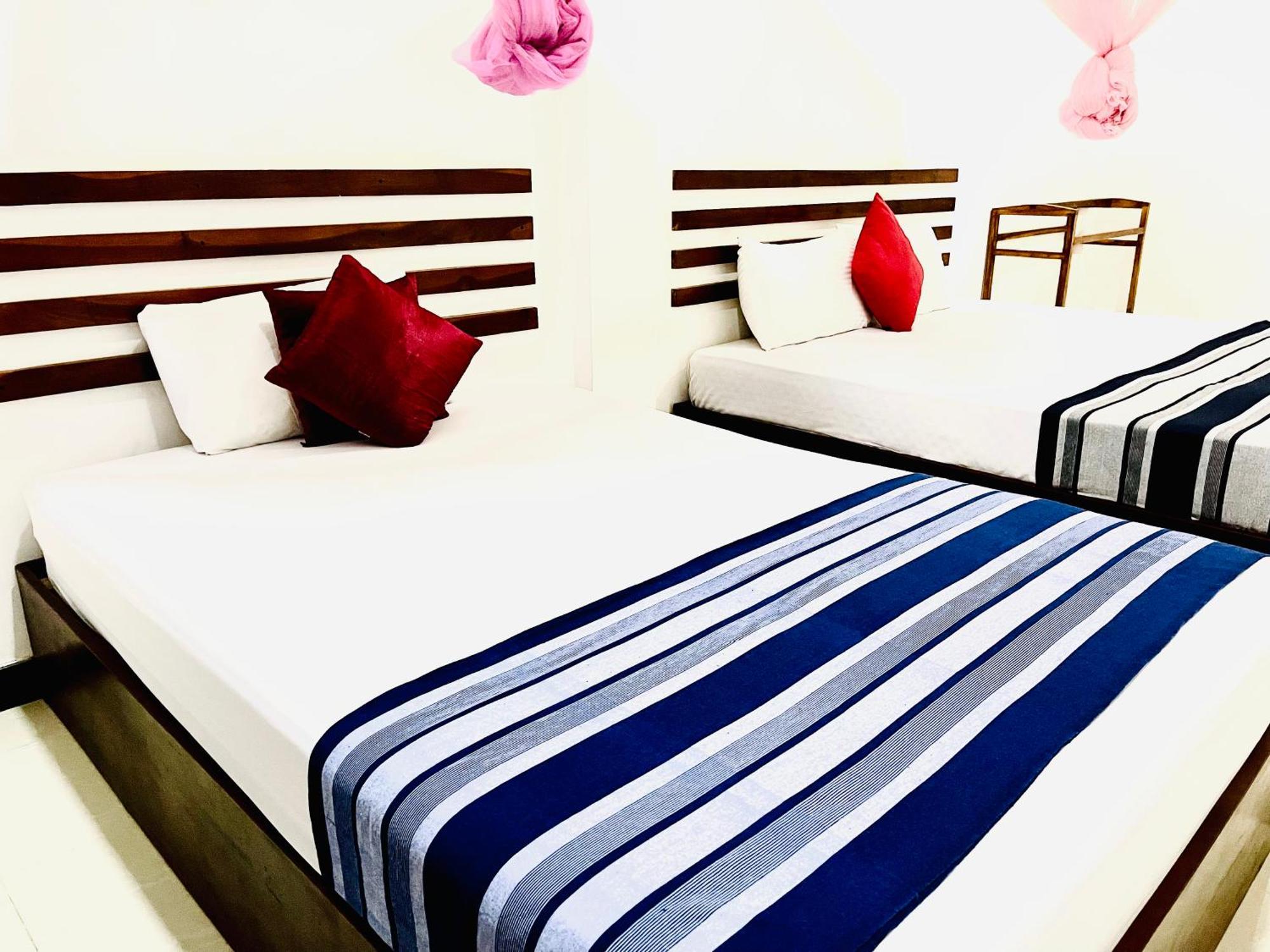 Geethani Tourist Home Полоннарува Экстерьер фото