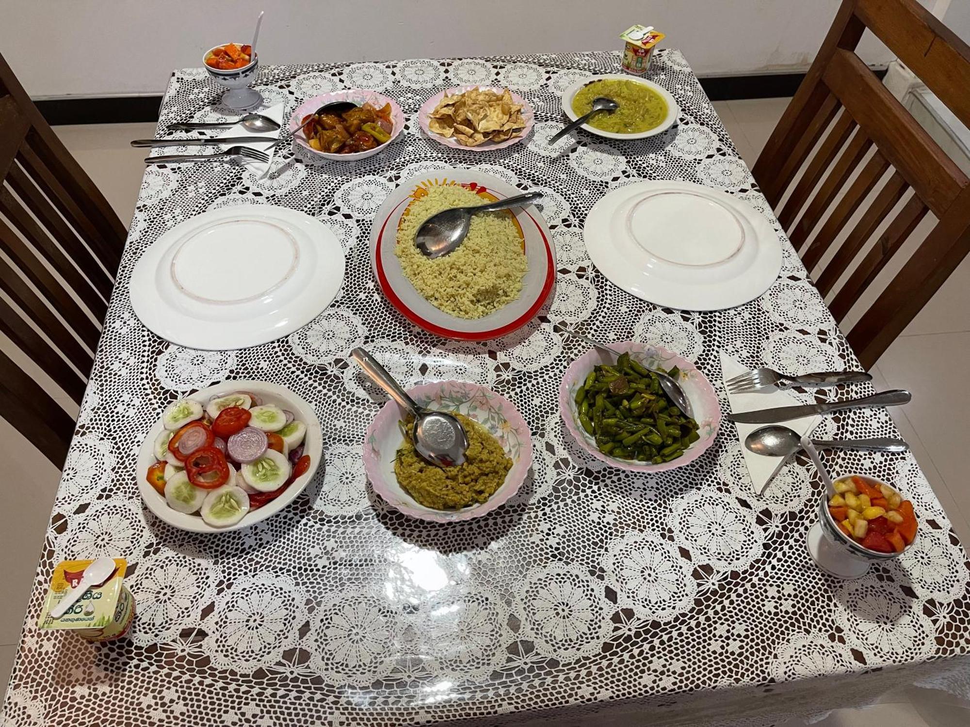Geethani Tourist Home Полоннарува Экстерьер фото