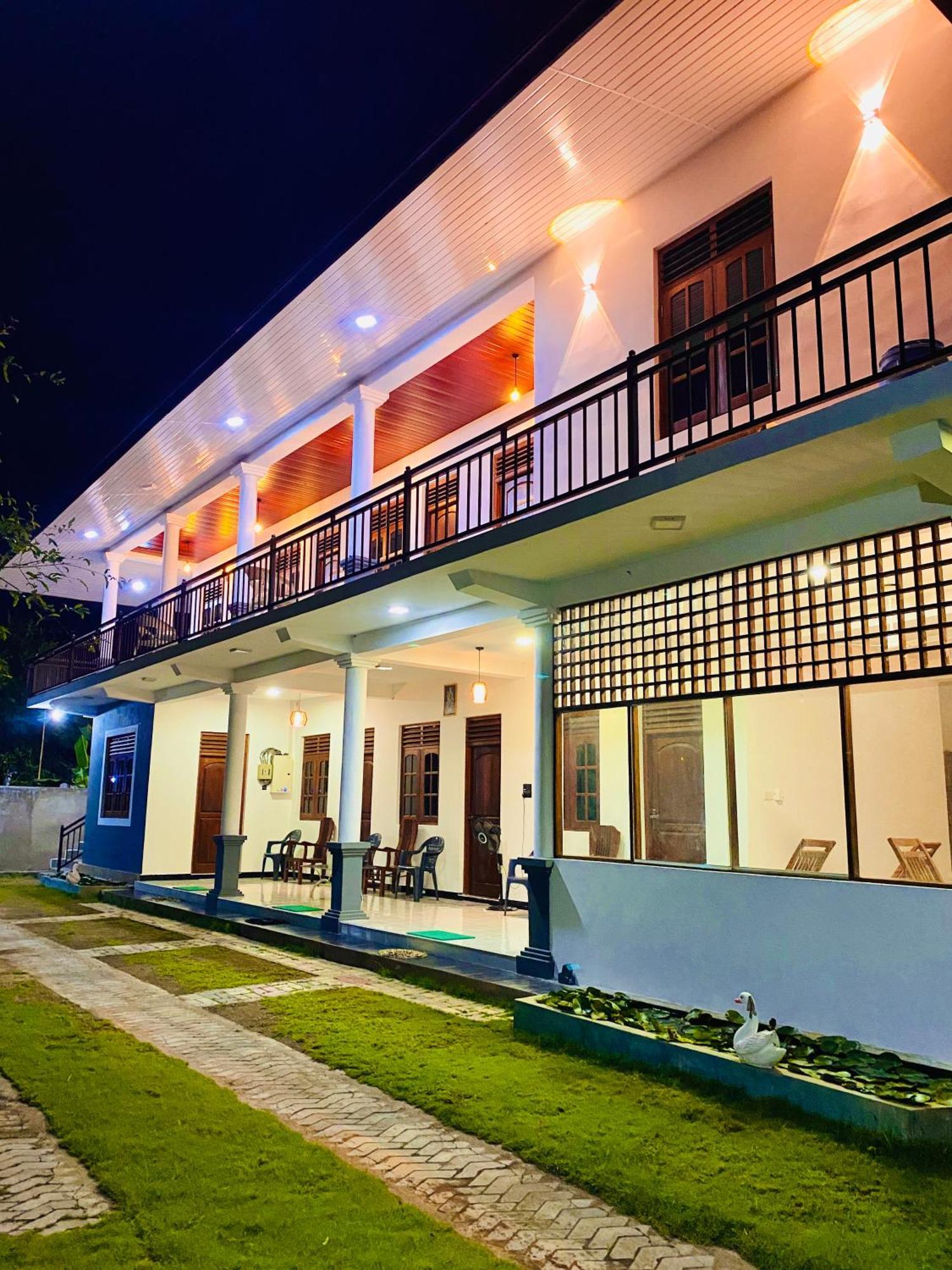 Geethani Tourist Home Полоннарува Экстерьер фото