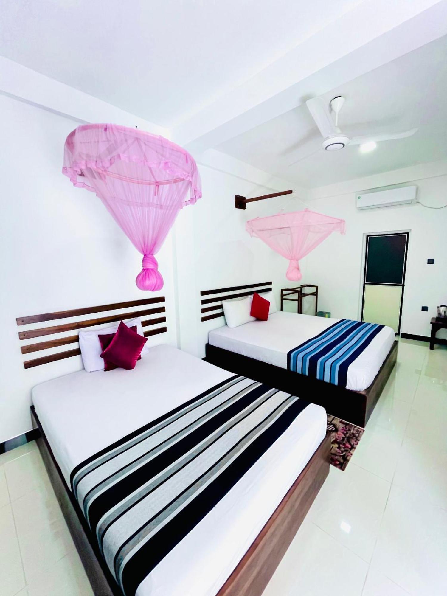 Geethani Tourist Home Полоннарува Экстерьер фото