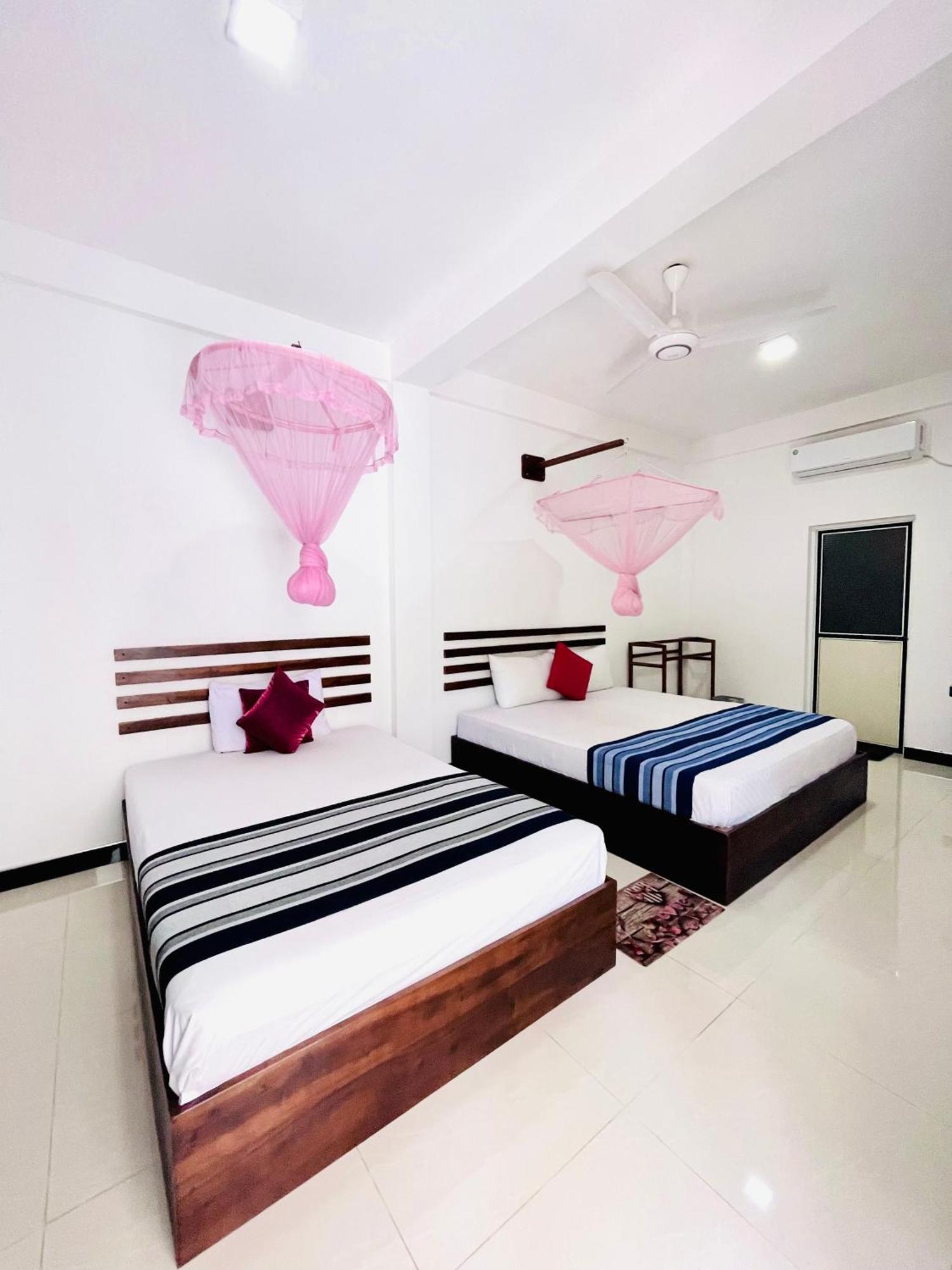 Geethani Tourist Home Полоннарува Экстерьер фото