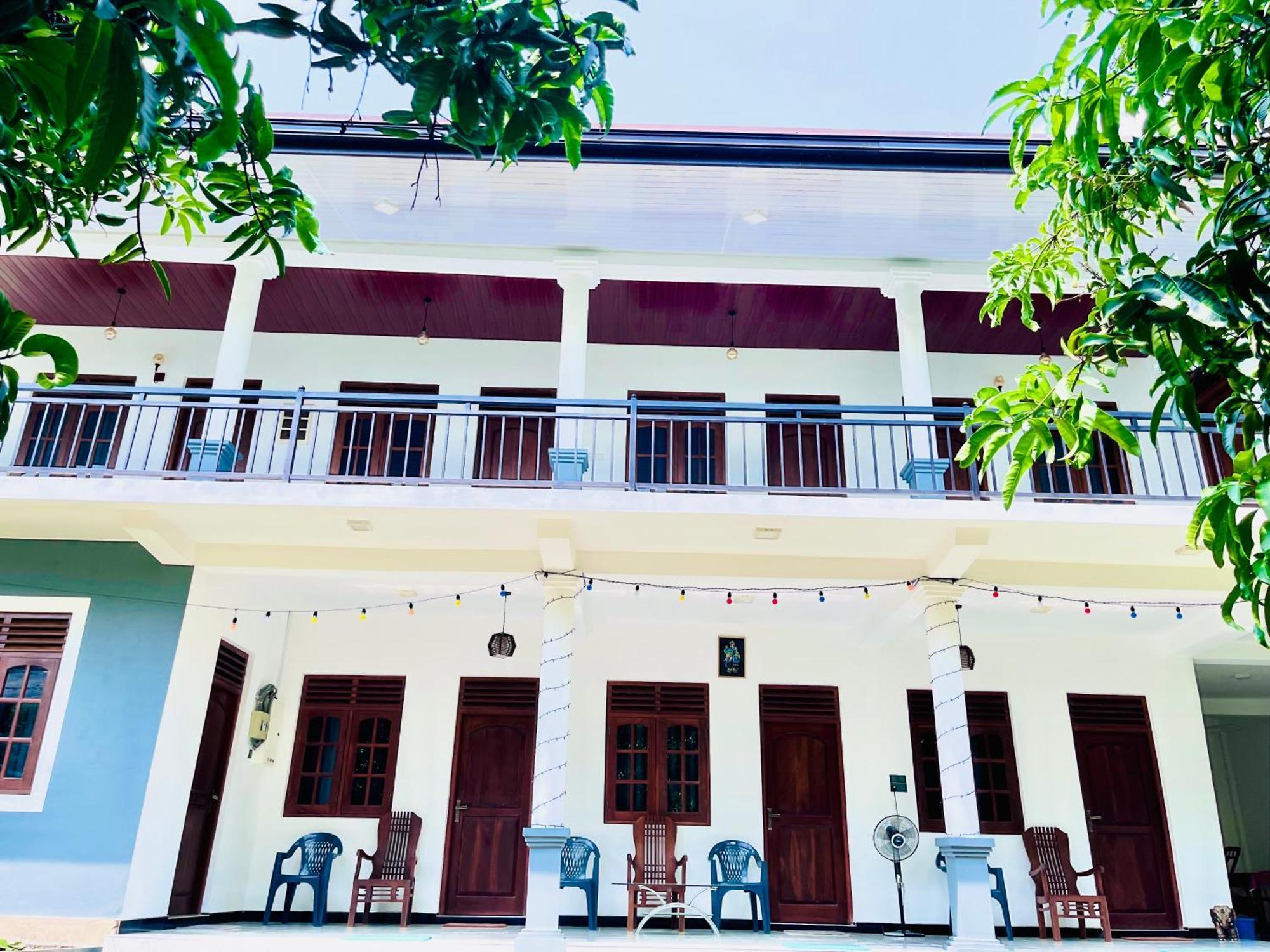 Geethani Tourist Home Полоннарува Экстерьер фото