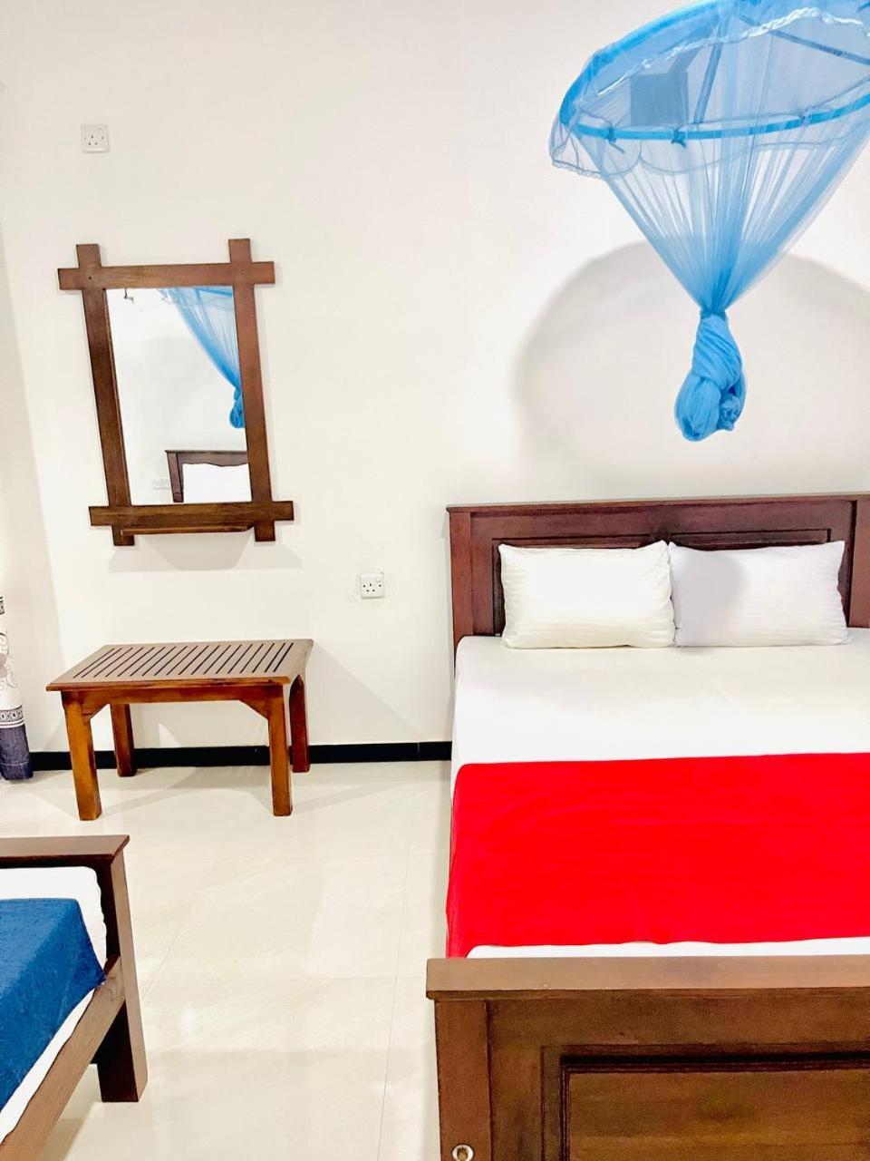 Geethani Tourist Home Полоннарува Экстерьер фото
