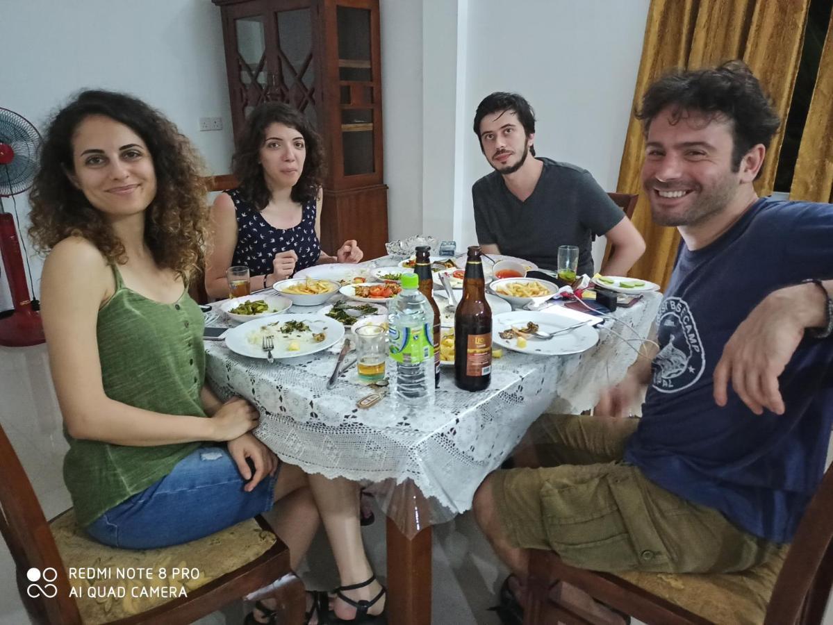 Geethani Tourist Home Полоннарува Экстерьер фото