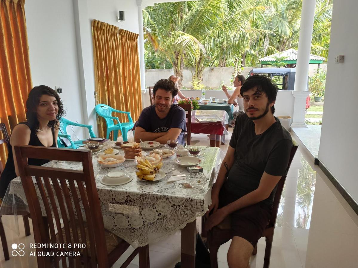 Geethani Tourist Home Полоннарува Экстерьер фото