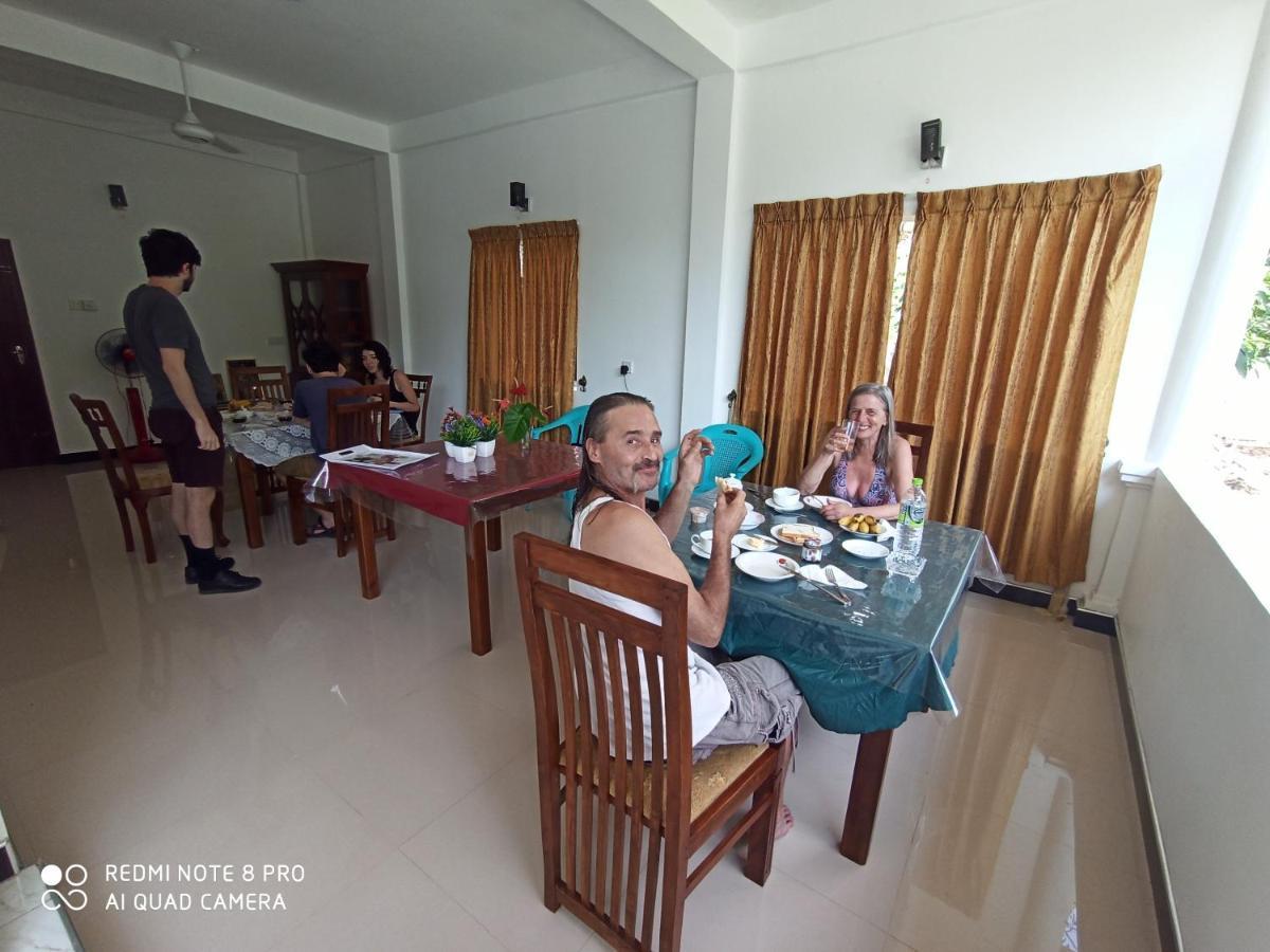 Geethani Tourist Home Полоннарува Экстерьер фото