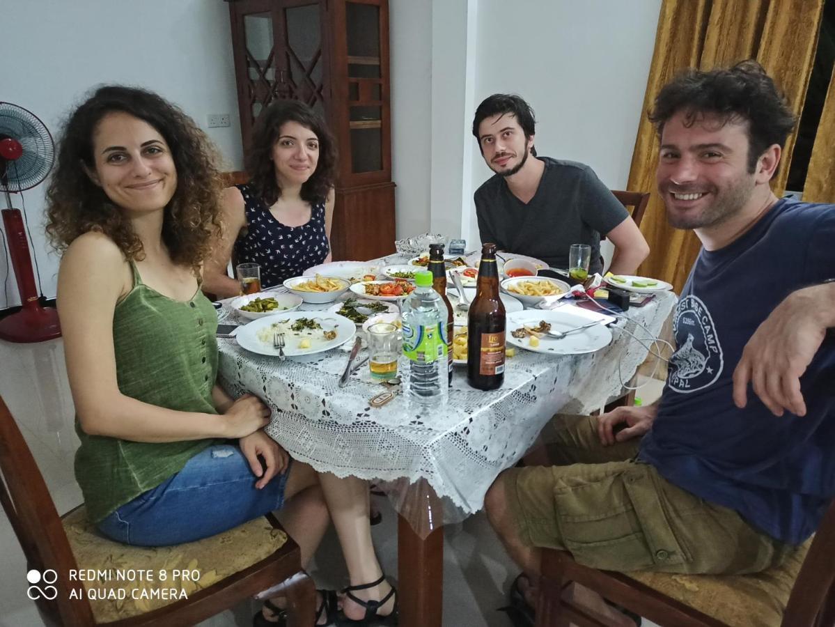Geethani Tourist Home Полоннарува Экстерьер фото